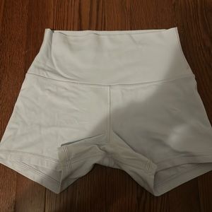 Lululemon windmill 4” align biker shorts.